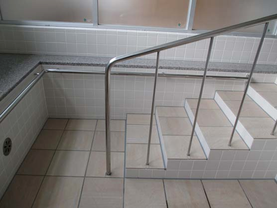 温浴施設　ステンレス防水のタイル仕上げ２